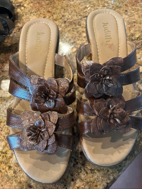 Shoes - Metallic Brown Floral Slide Sandals